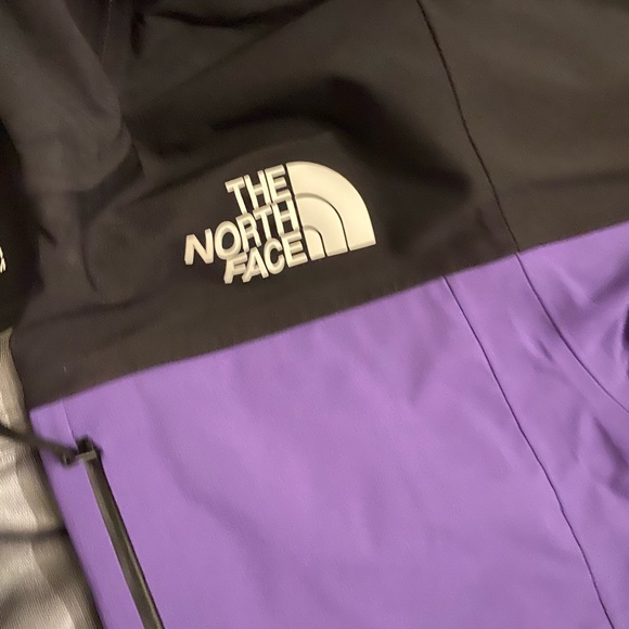 North Face women’s size medium ski jacket - Picture 2 of 7